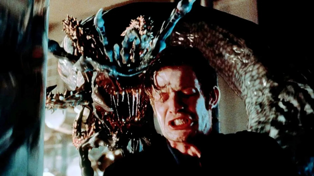 Derinlikte dehşet (Deep Rising) izlemek için tıklayınız.