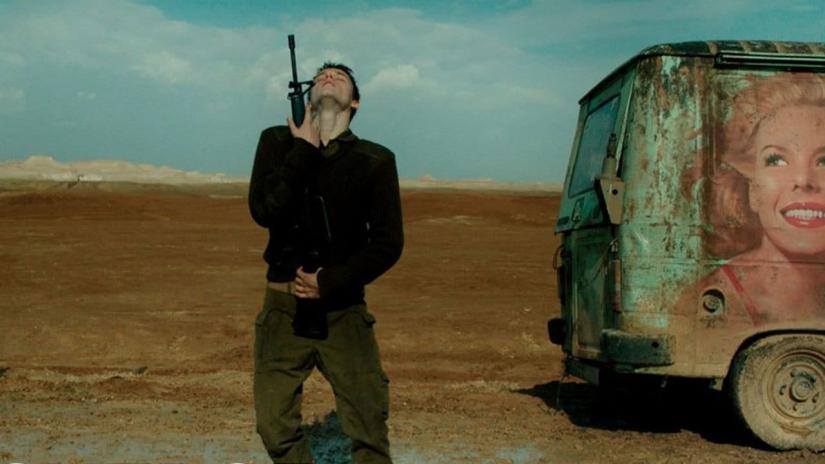 Foxtrot (Foxtrot) izlemek için tıklayınız.