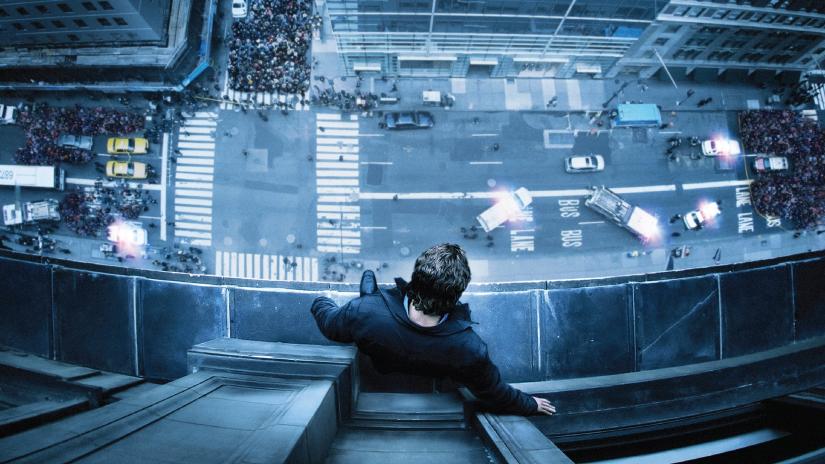 Gerçeğin Peşinde (Man on a Ledge) izlemek için tıklayınız.