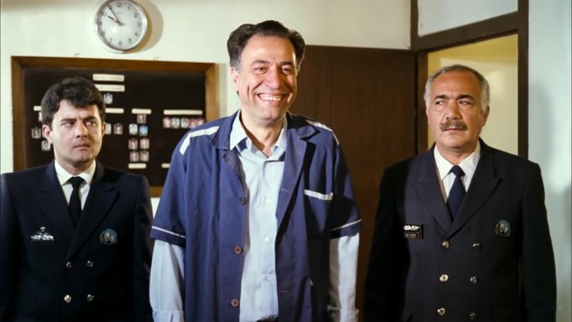 Gülen Adam (Gülen Adam) izlemek için tıklayınız.