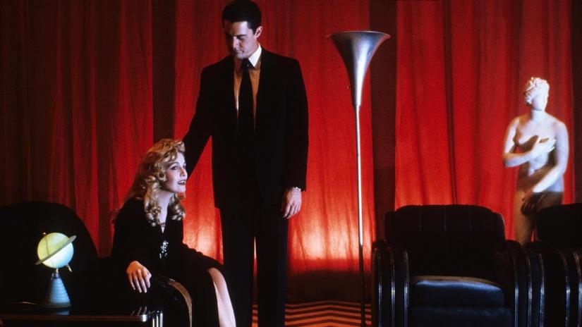 İkiz Tepeler: Ateşte Benimle Yürü (Twin Peaks: Fire Walk with Me) izlemek için tıklayınız.