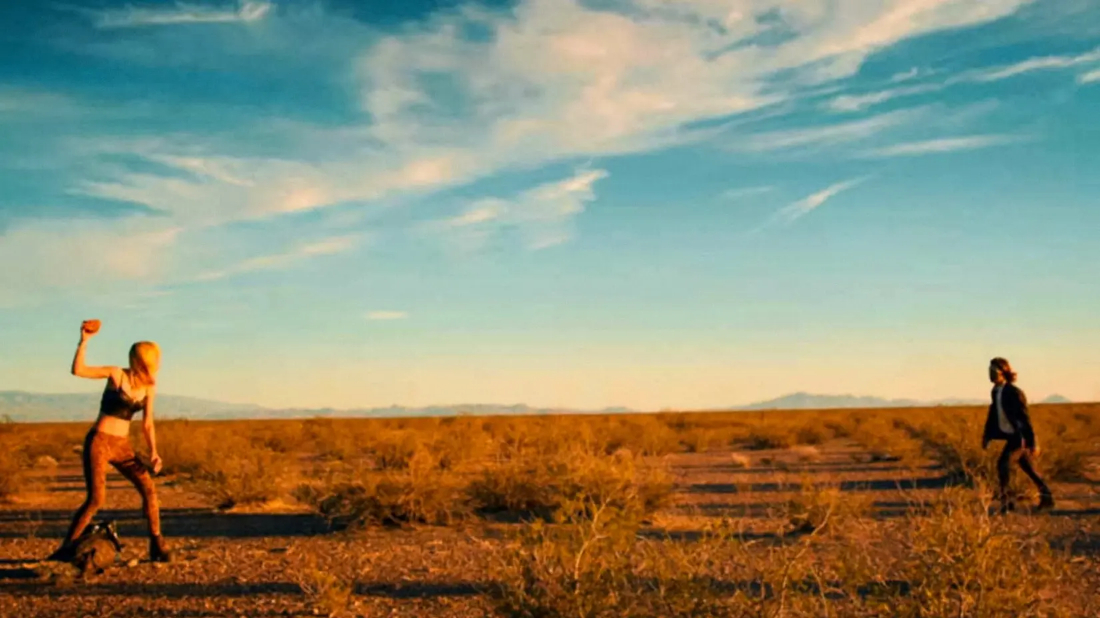 It Stains the Sands Red (It Stains the Sands Red) izlemek için tıklayınız.