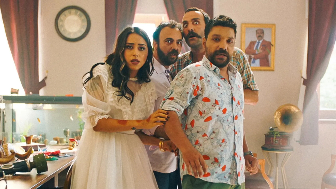 Kırk Yalan (Kirk Yalan) izlemek için tıklayınız.