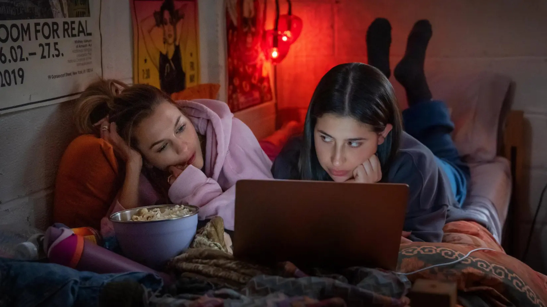 Oda Arkadaşları (Roommates) izlemek için tıklayınız.