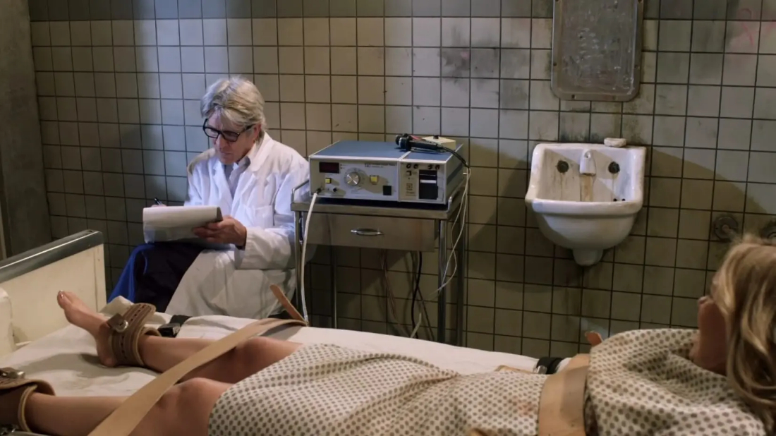 Ölümcül Saplantı: Uyurgezerin Kabusu (Stalked by My Doctor: A Sleepwalker's Nightmare) izlemek için tıklayınız.