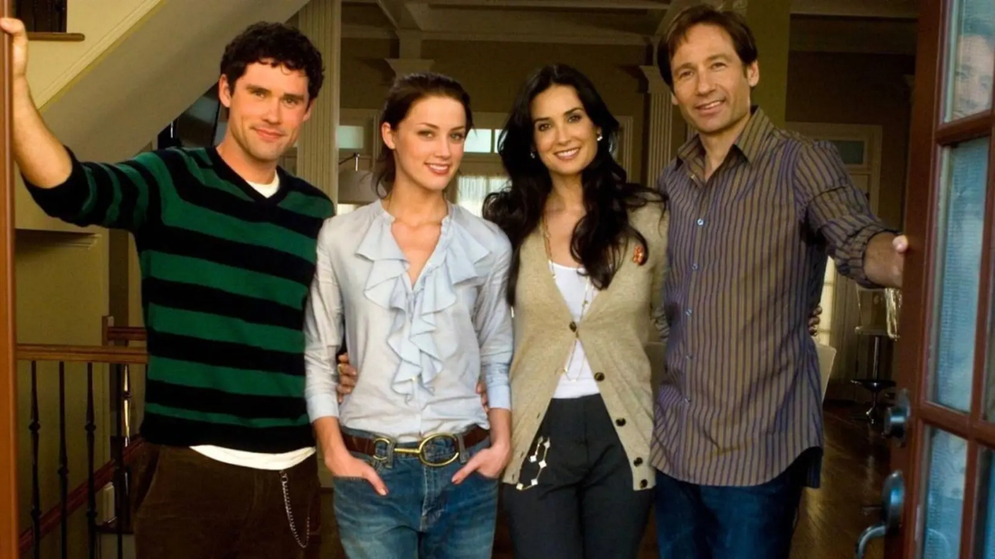 Örnek aile (The Joneses) izlemek için tıklayınız.
