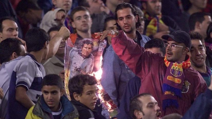 Figo Vakası: Futbol Tarihinin En Sansasyonel Transferi (The Figo Affair: The Transfer that Changed Football) izlemek için tıklayınız.