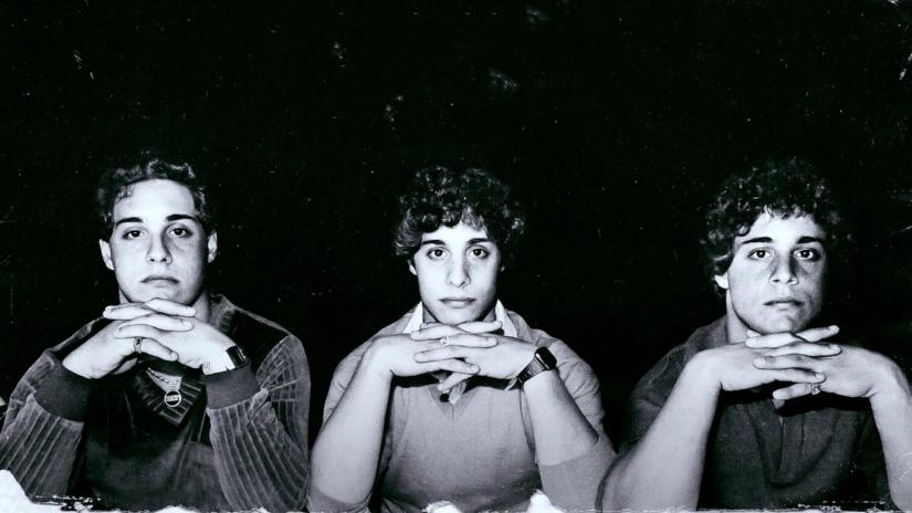 Üç Tanidik Yabanci (Three Identical Strangers) izlemek için tıklayınız.